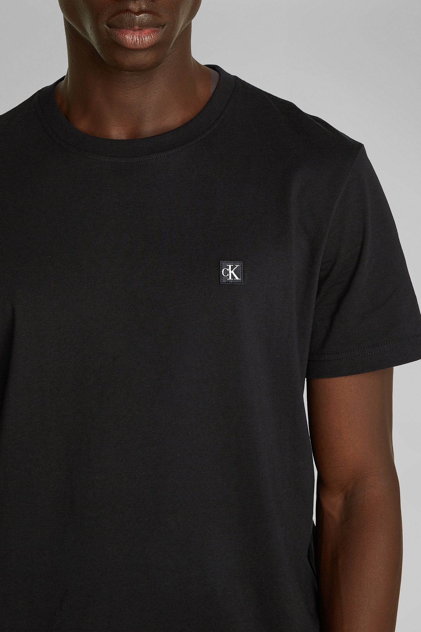 CK EMBRO BADGE TEE CK BLACK 6
