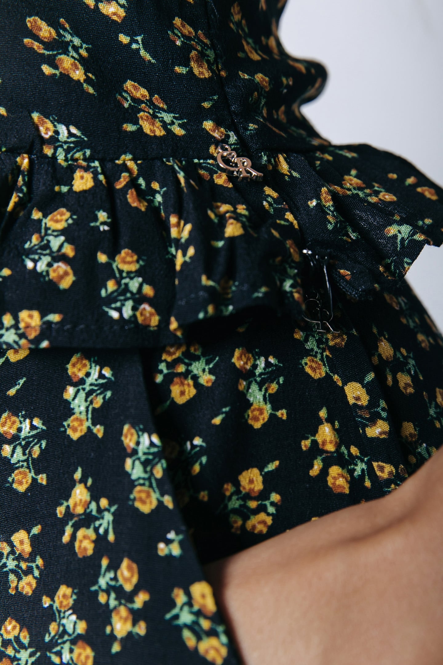 AGGY SMALL FLOWER LACE-UP TOP YELLOW 4