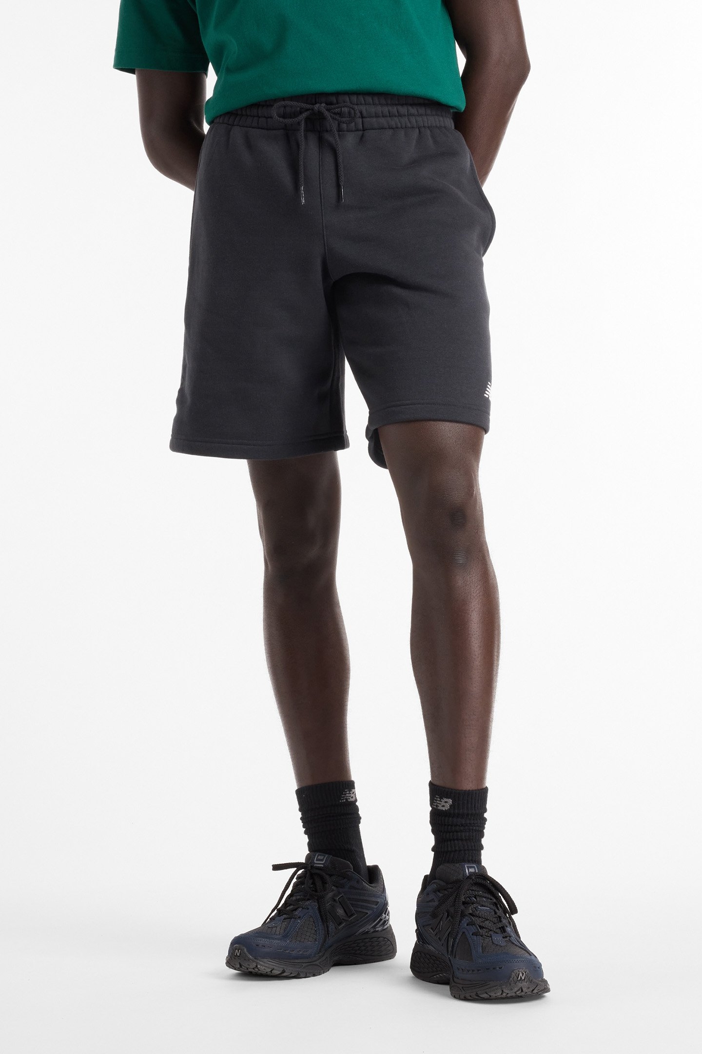 SWEAT SHORTS IN BLACK 1