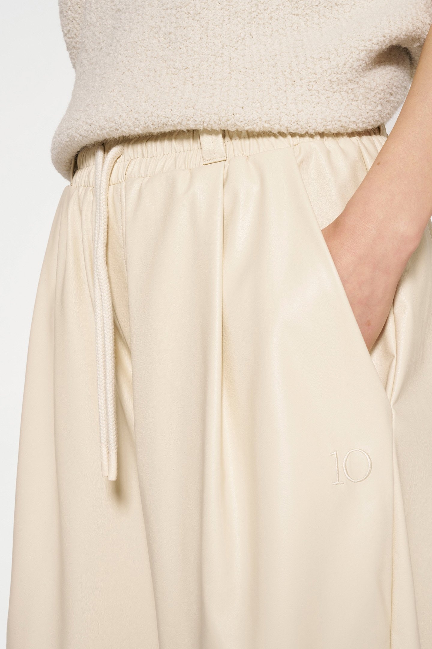 LEATHER LOOK BERMUDA LIGHT SAFARI 6