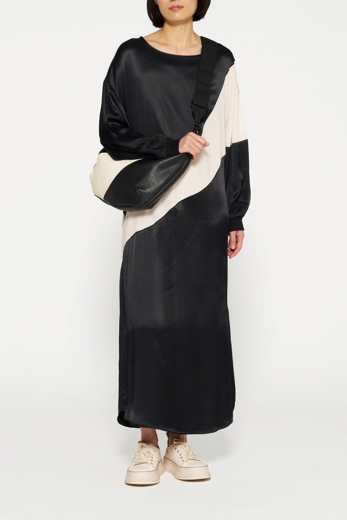 FLOWY MAXI DRESS BLACK 5