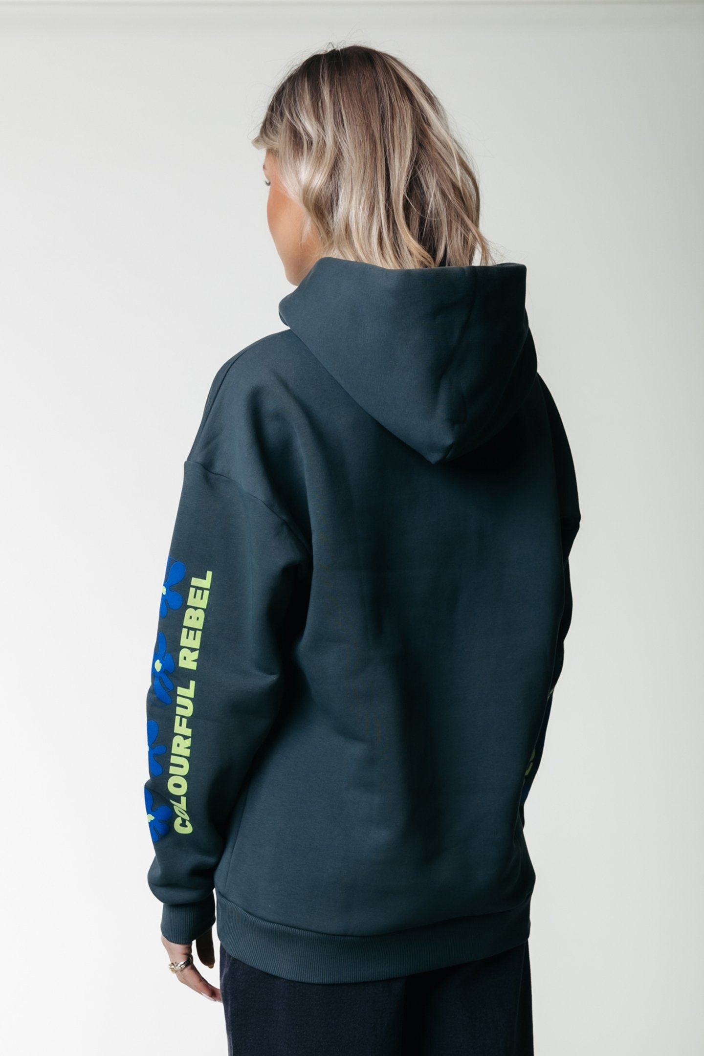 FLOWERS SLEEVE LOGO CLEAN HOODIE GREEN GABLES 2