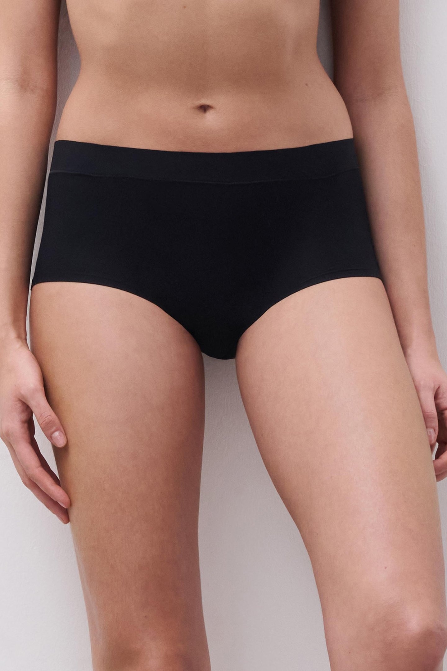 UW BO. BOY SHORT BLACK 1