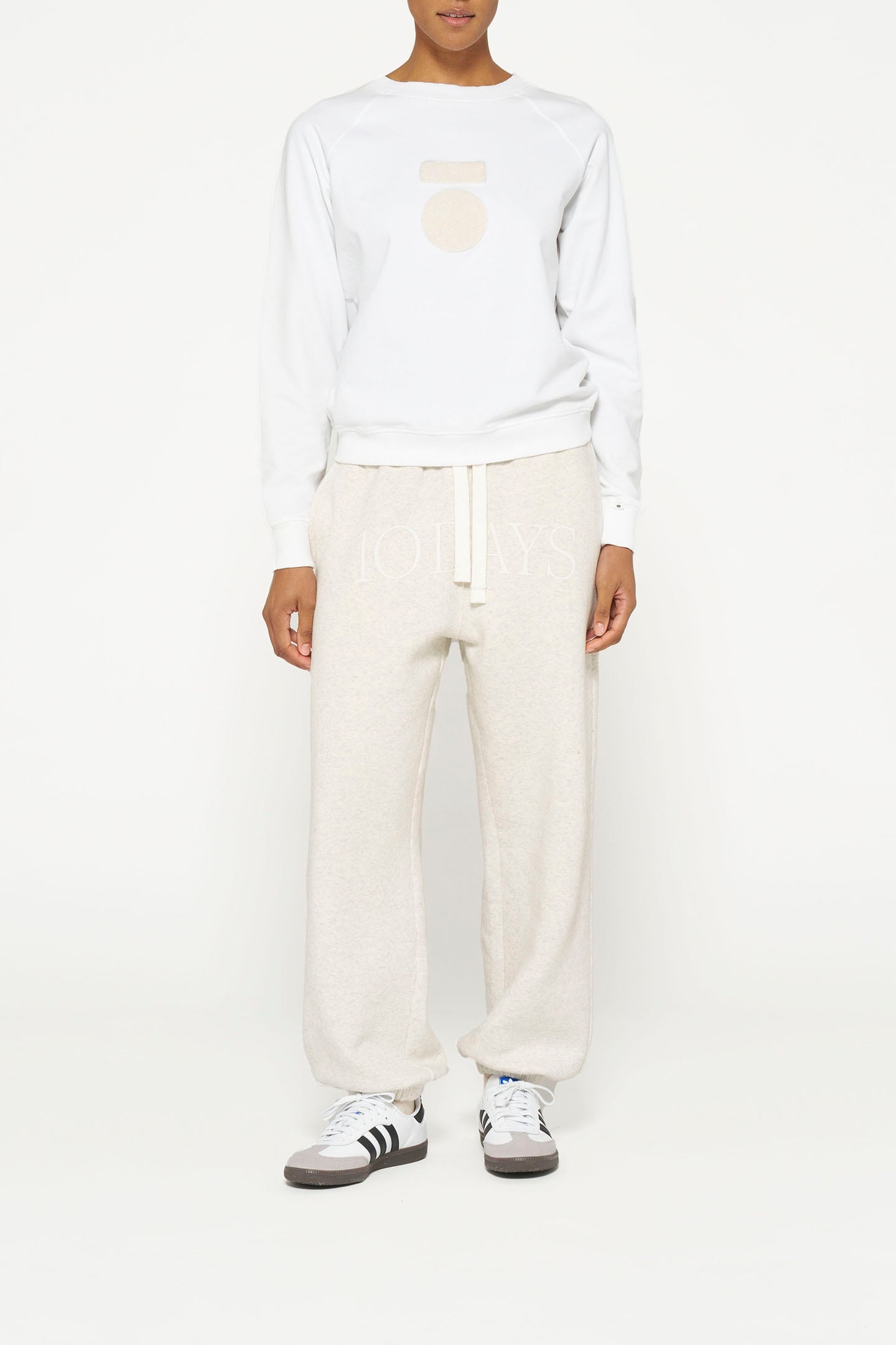 THE CREW NECK SWEATER WHITE 3