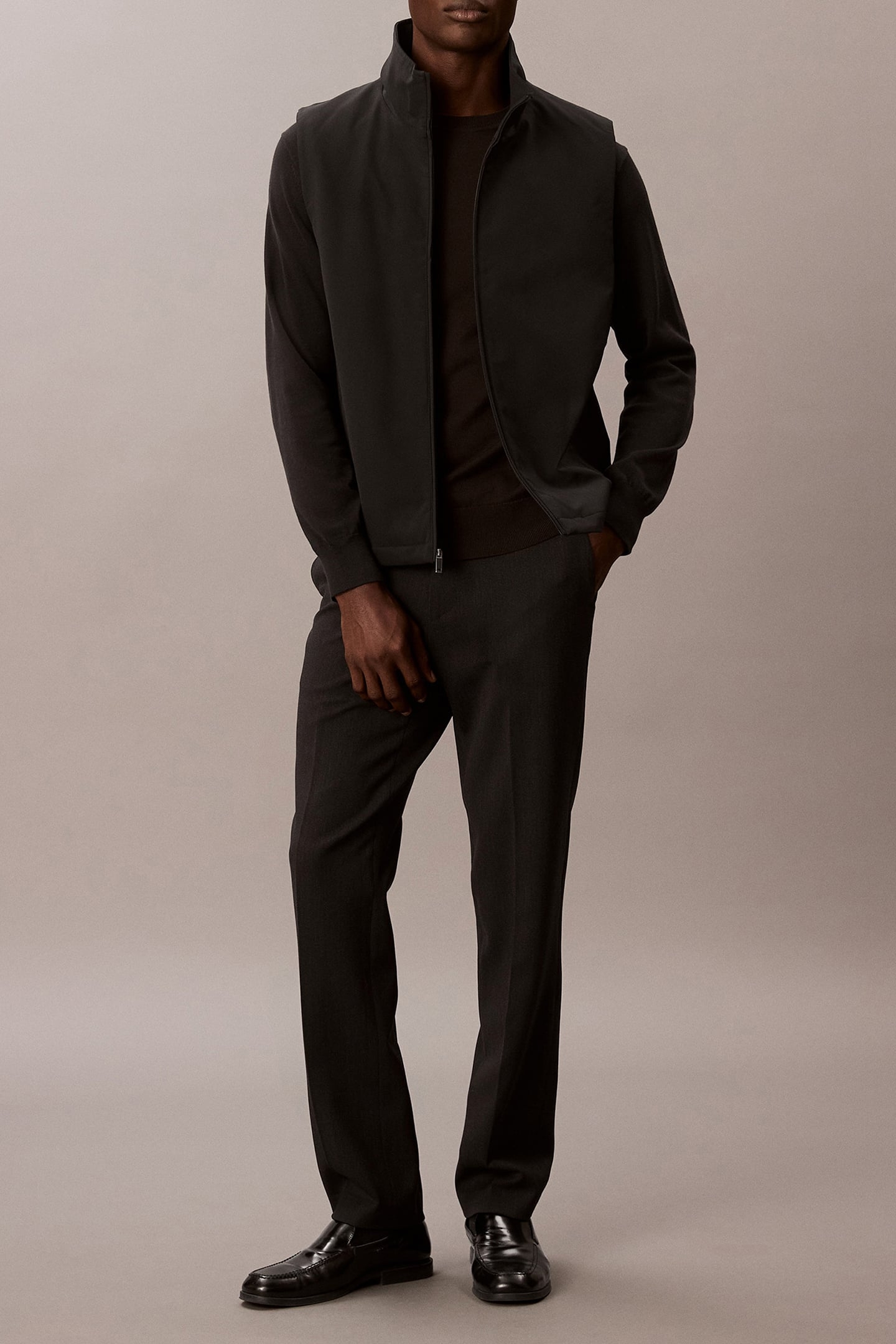 SLEEVELESS REFINED TECH JACKET BLACK 2