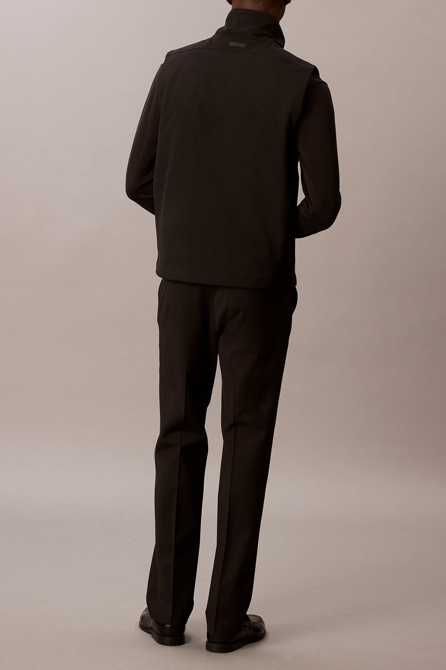 SLEEVELESS REFINED TECH JACKET BLACK 3