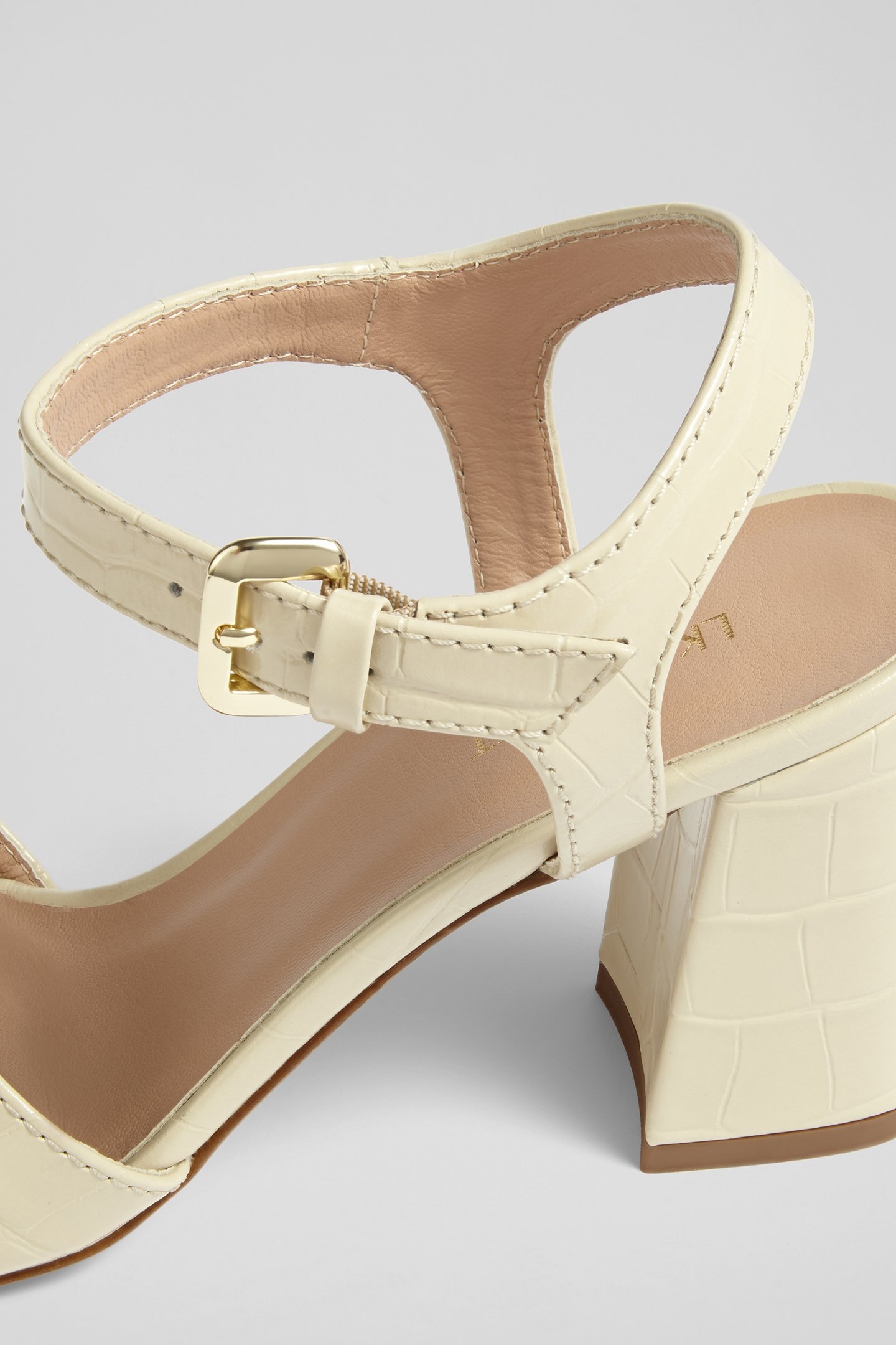 FS REEVA OLOID BUCKLE BUTTERCREAM 4