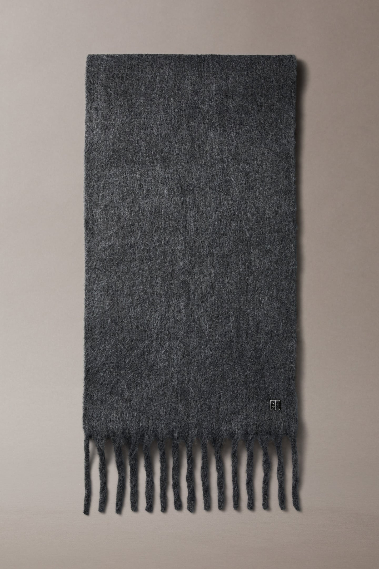 EMBLEM BRUSHED SCARF DARK GREY 1