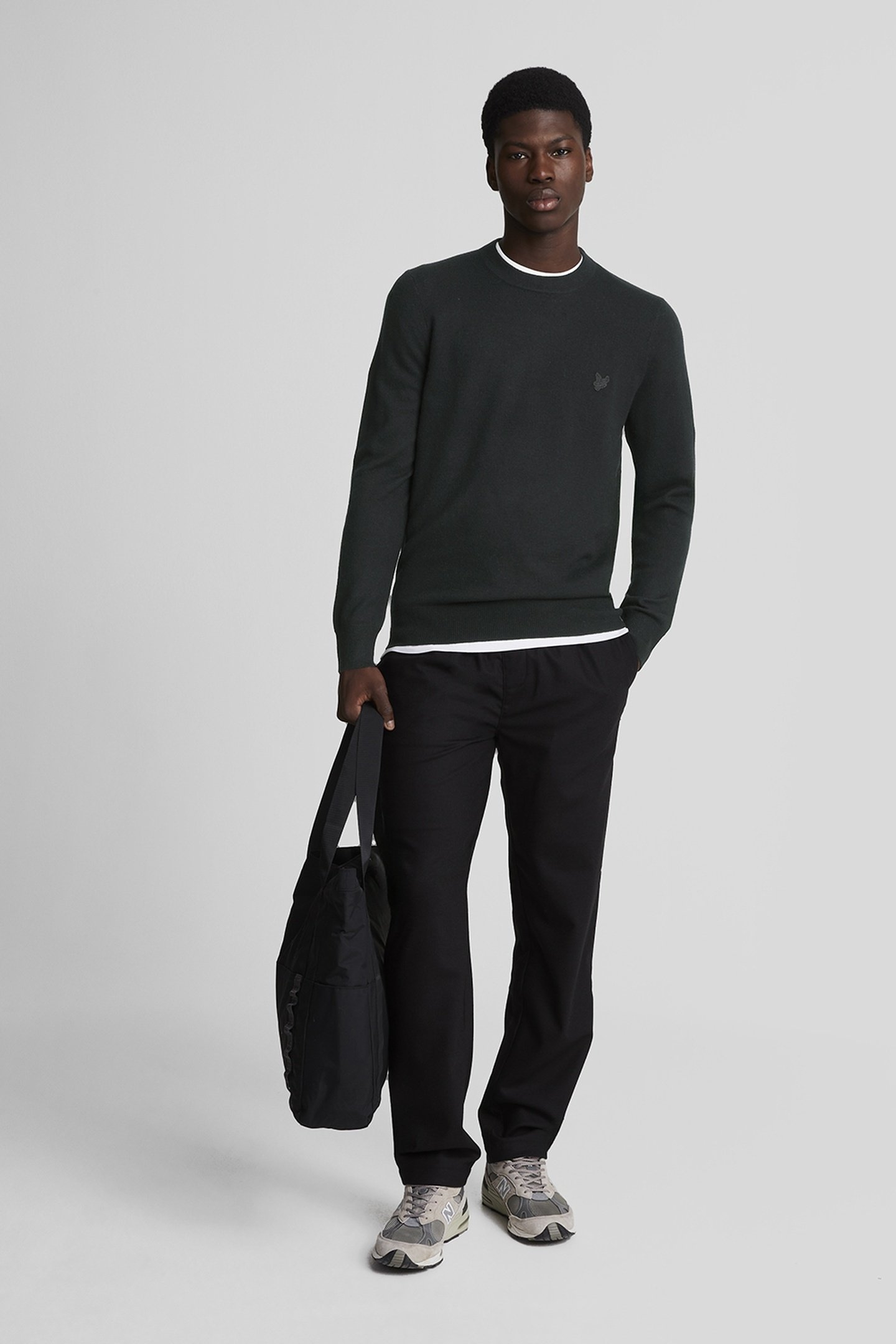 TONAL EAGLE LAMBSWOOL CREW NECK JUMPER JET BLACK 2