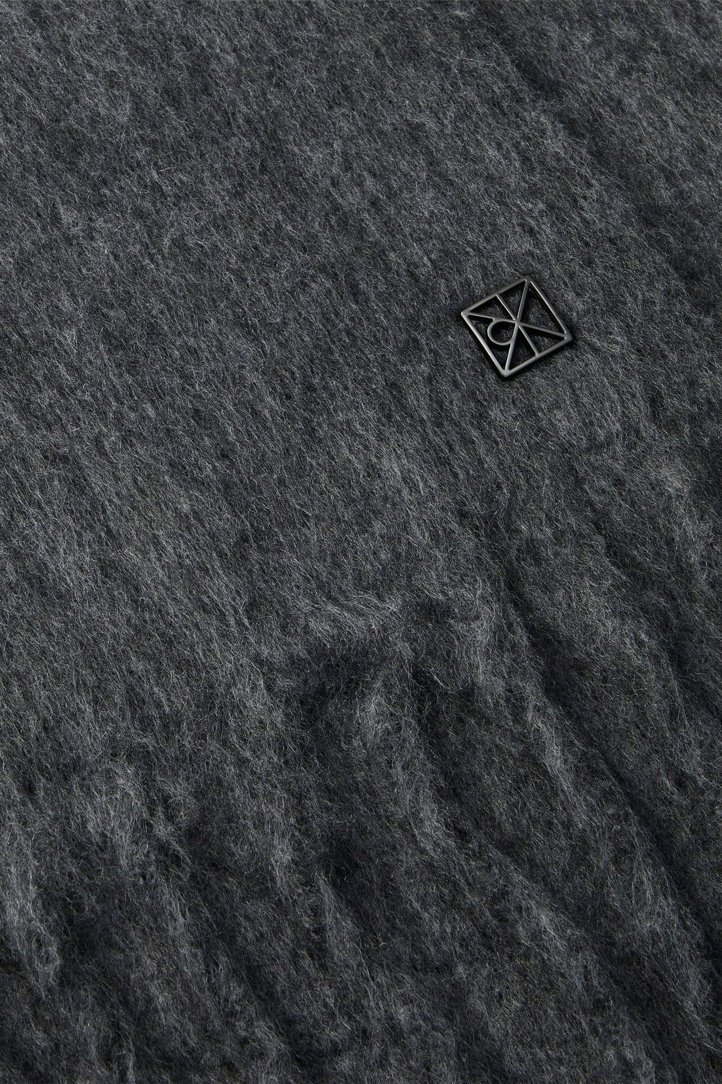 EMBLEM BRUSHED SCARF DARK GREY 3