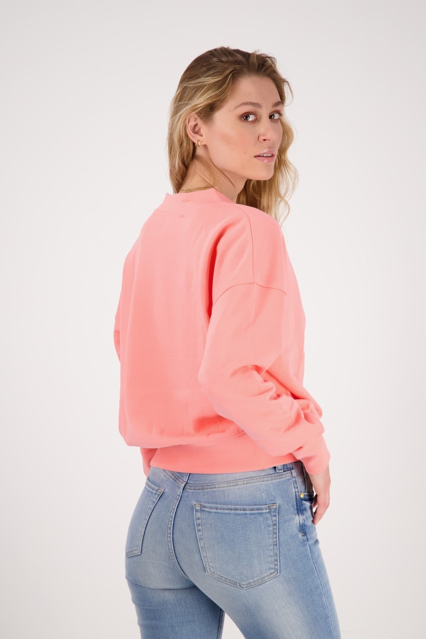 NOAH V-NECK PEACH PINK 3