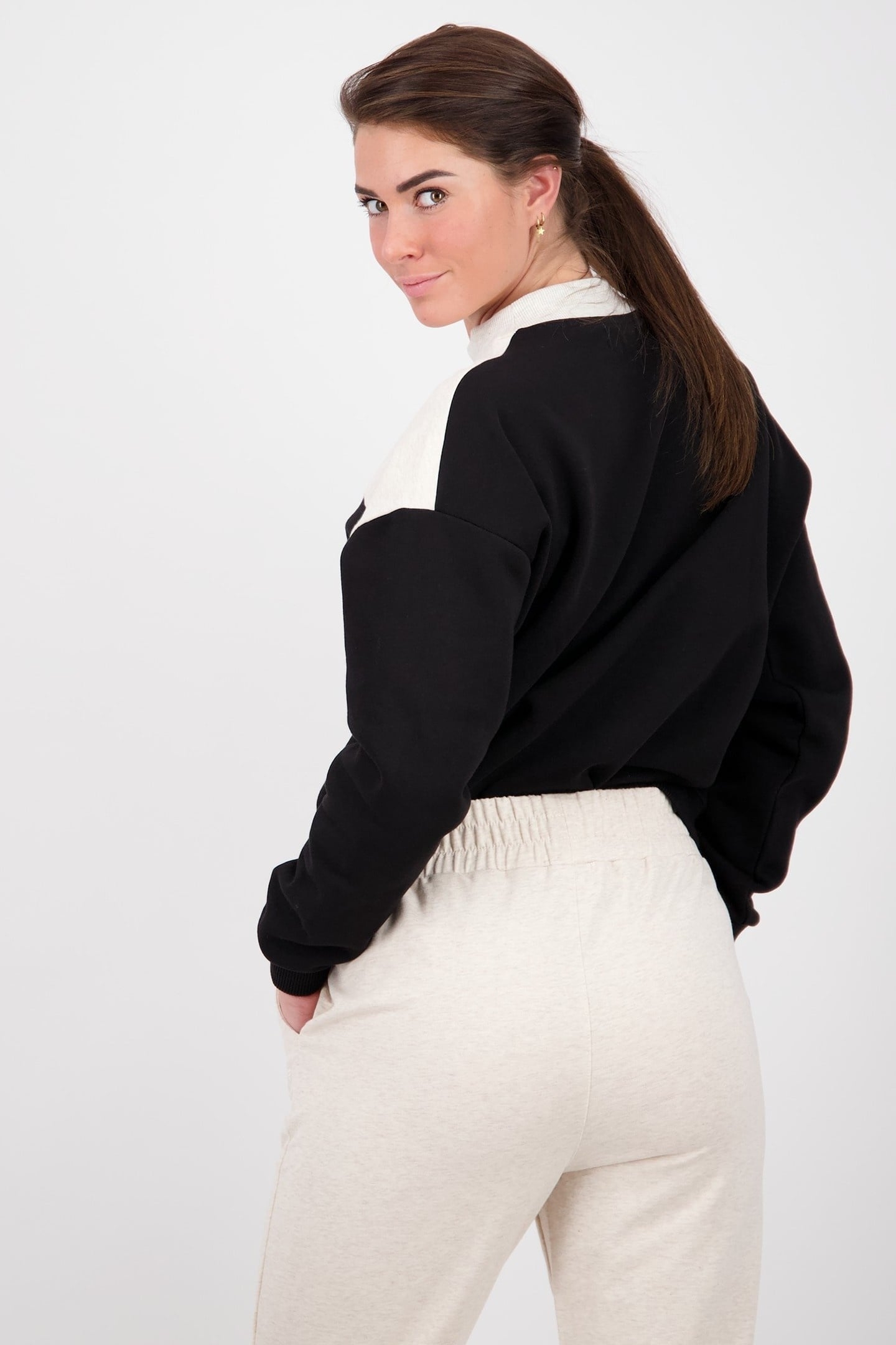 NADIA LONG SLEEVE DEEP BLACK 4