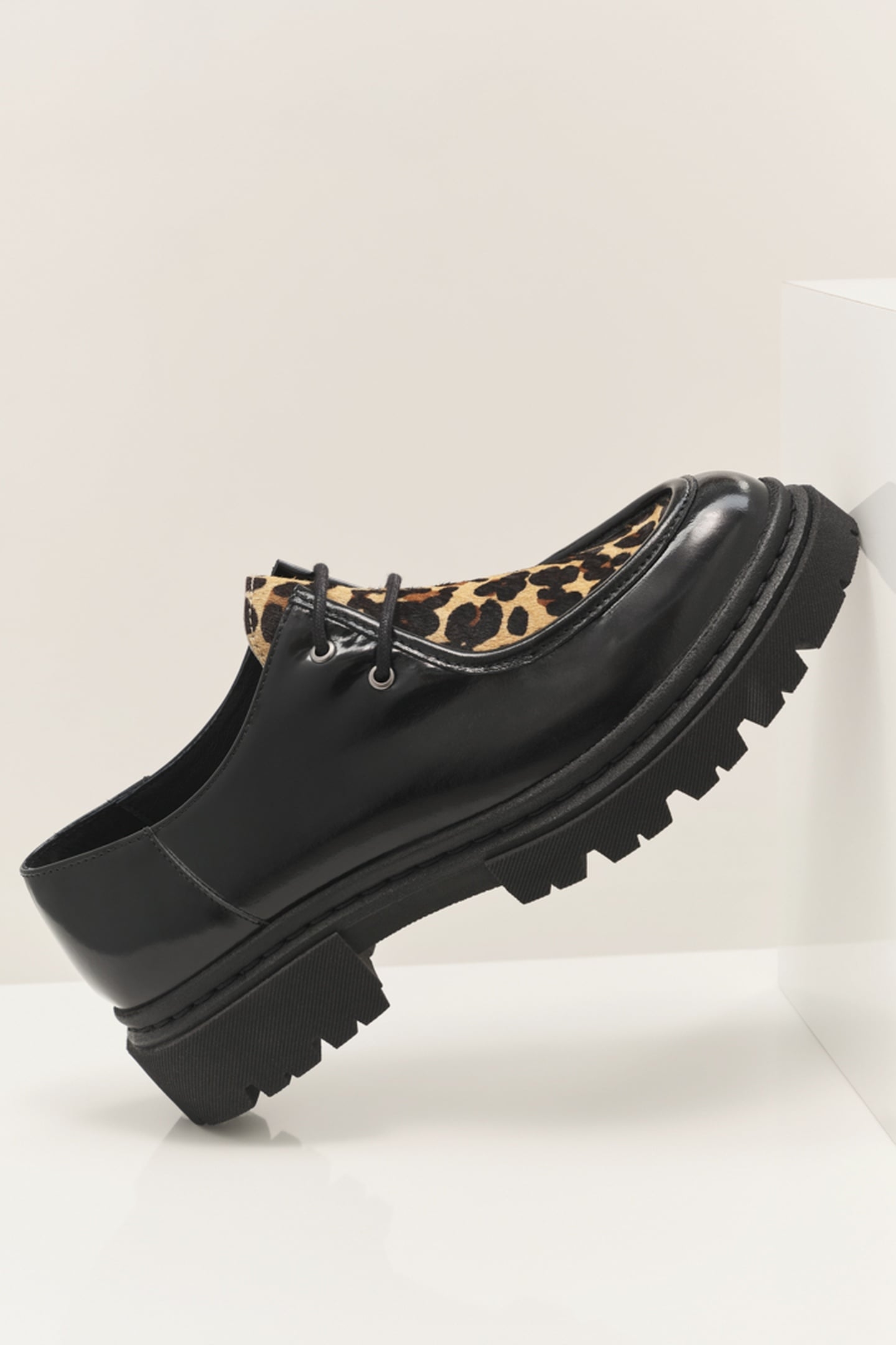O.MAEL - BLACK NOTCHED DERBIES IN GLAZED LEATHER AND LEOPARD 1