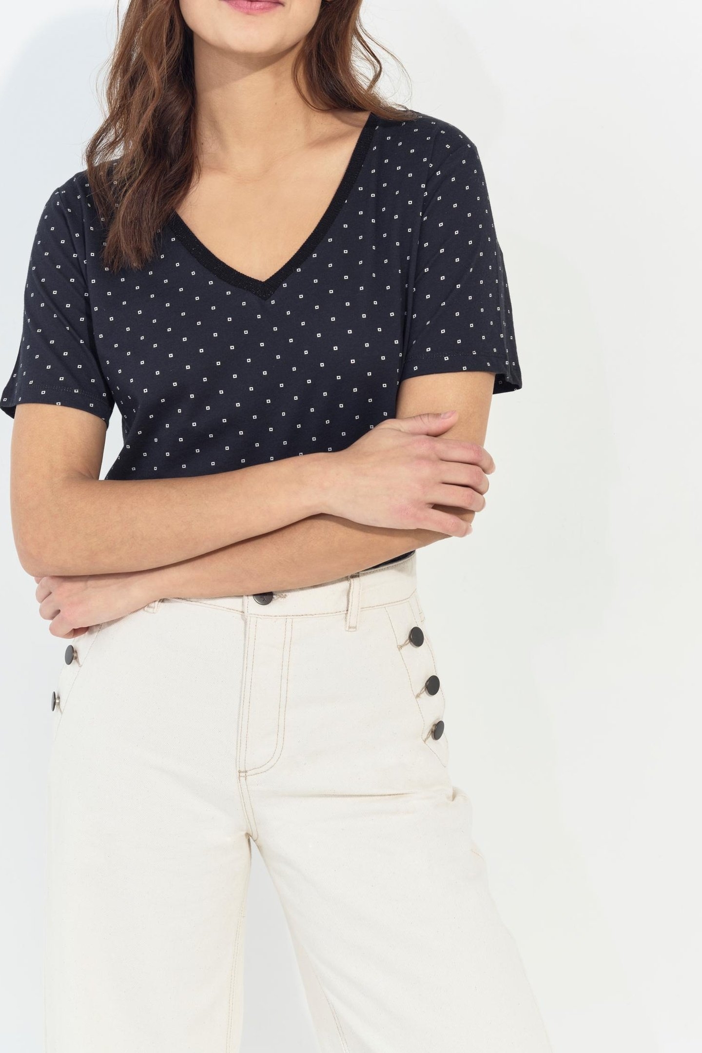 MADIAN - BLACK T-SHIRT WITH MINIMALIST ECRU SQUARE PRINT 1