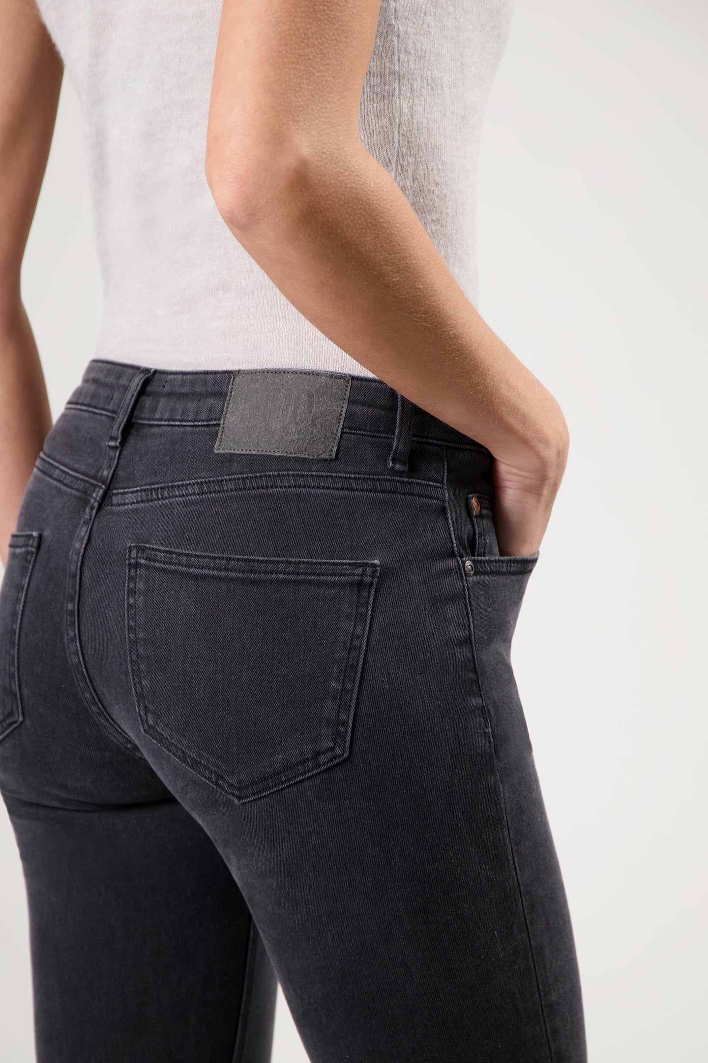 FAYE LOW SLIM STONE BLACK 6