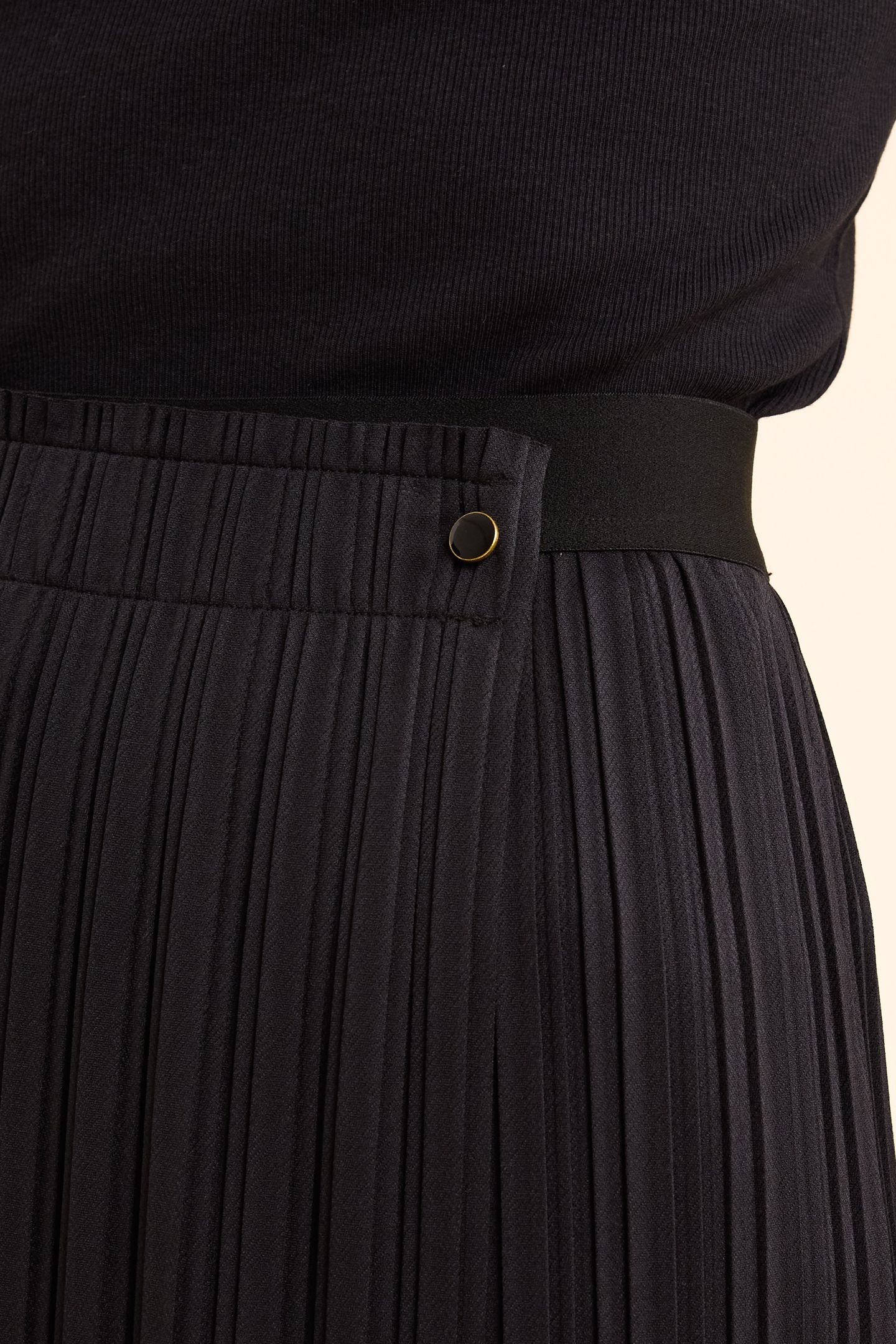 BLACK PLEATED WRAPAROUND MIDI SKIRT BLACK 7