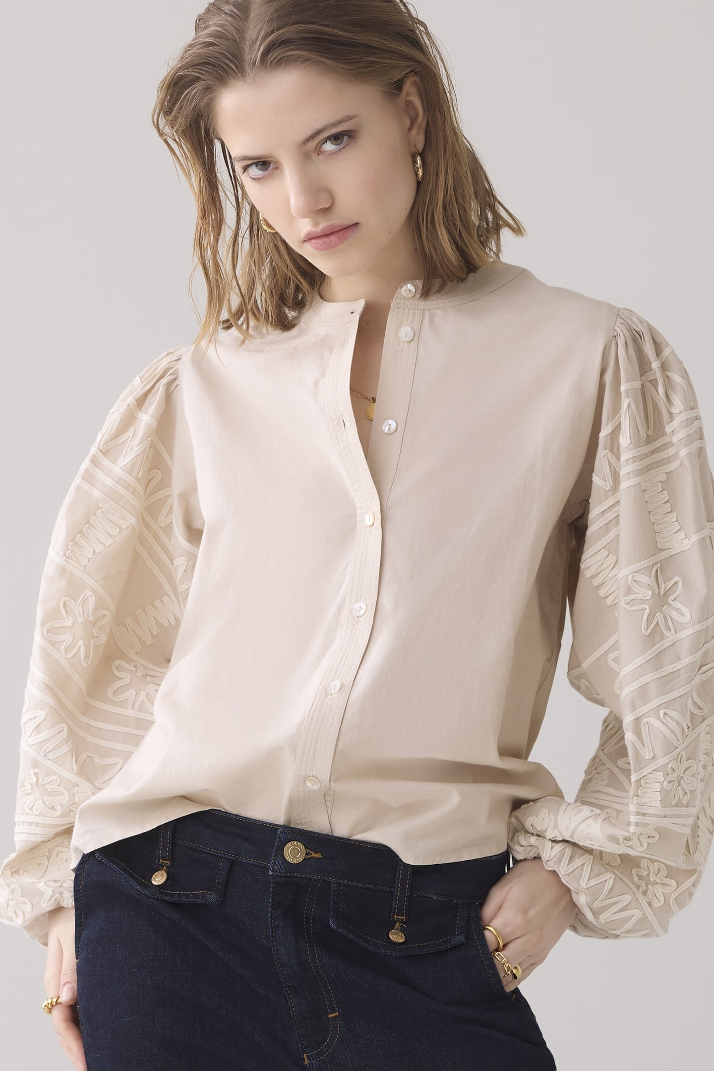 LONGSLEEVE BLOUSE TAPE EMBROIDERY PEBBLE BEIGE 2