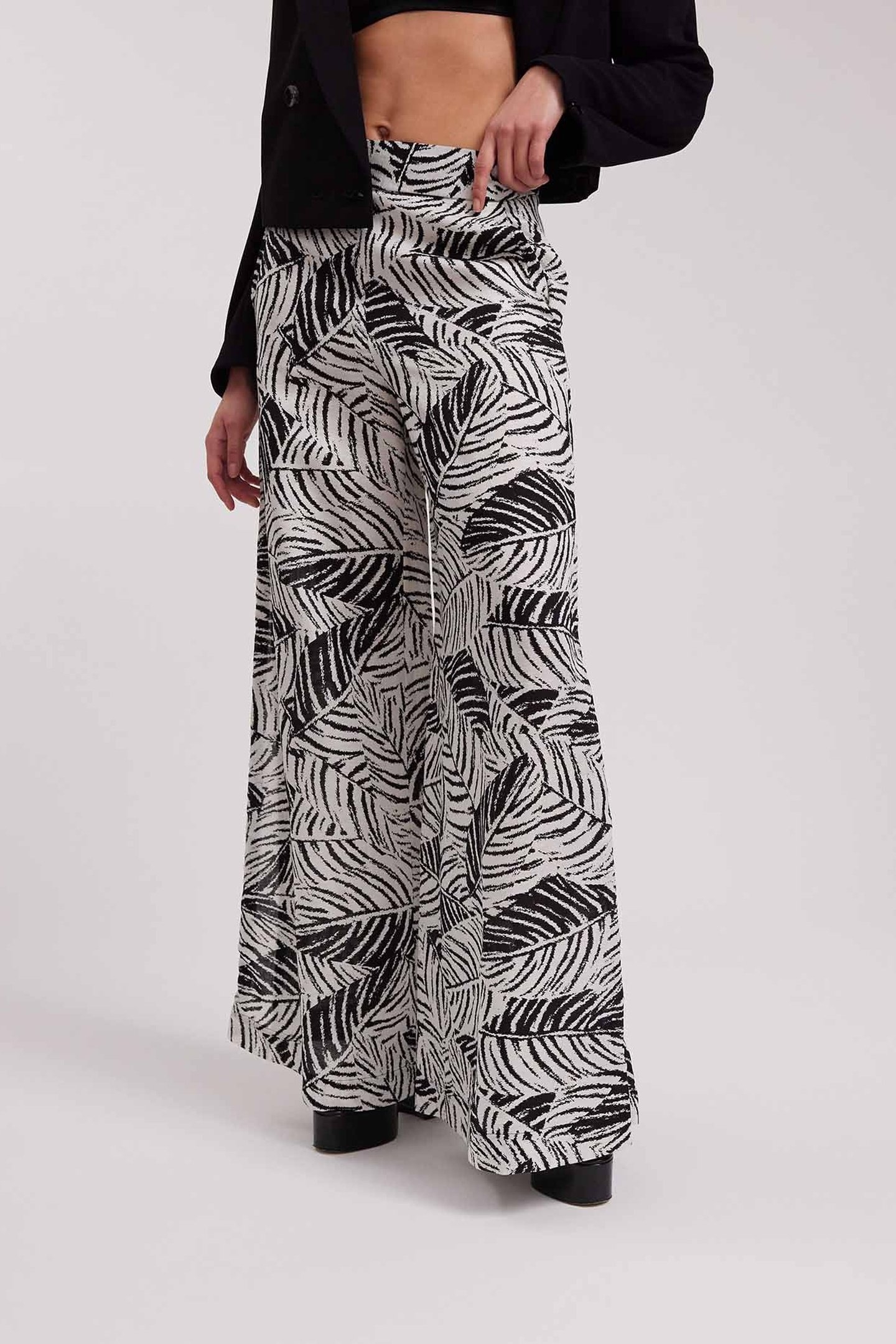 AURIANE BLACK/WHITE 1