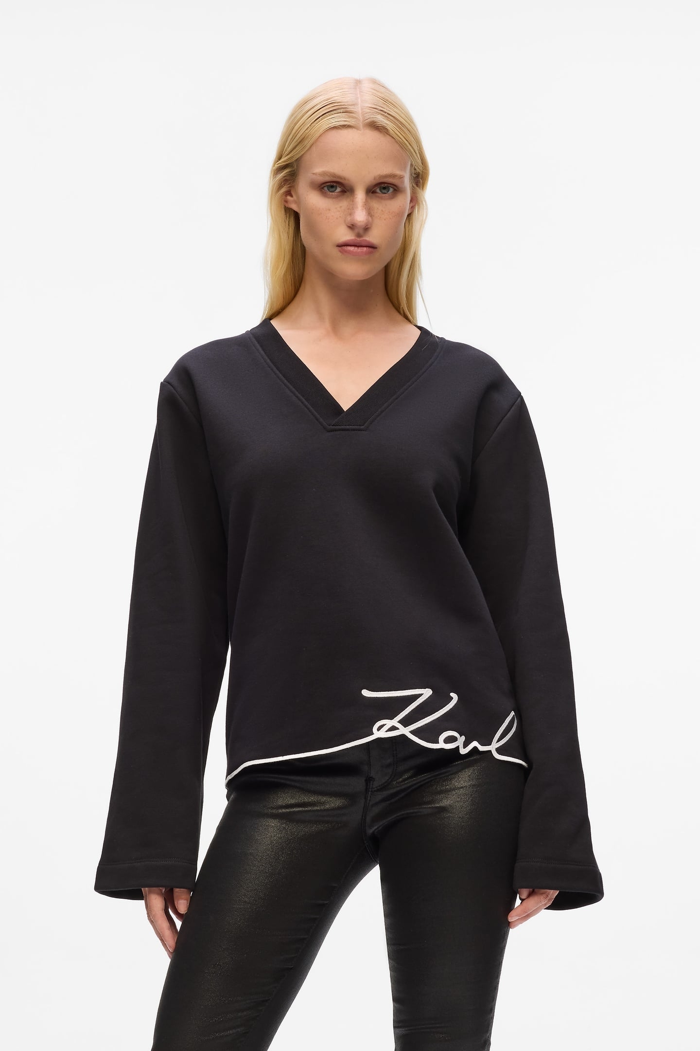 BLACK KARL SIGNATURE HEM V-NK SWEAT 1