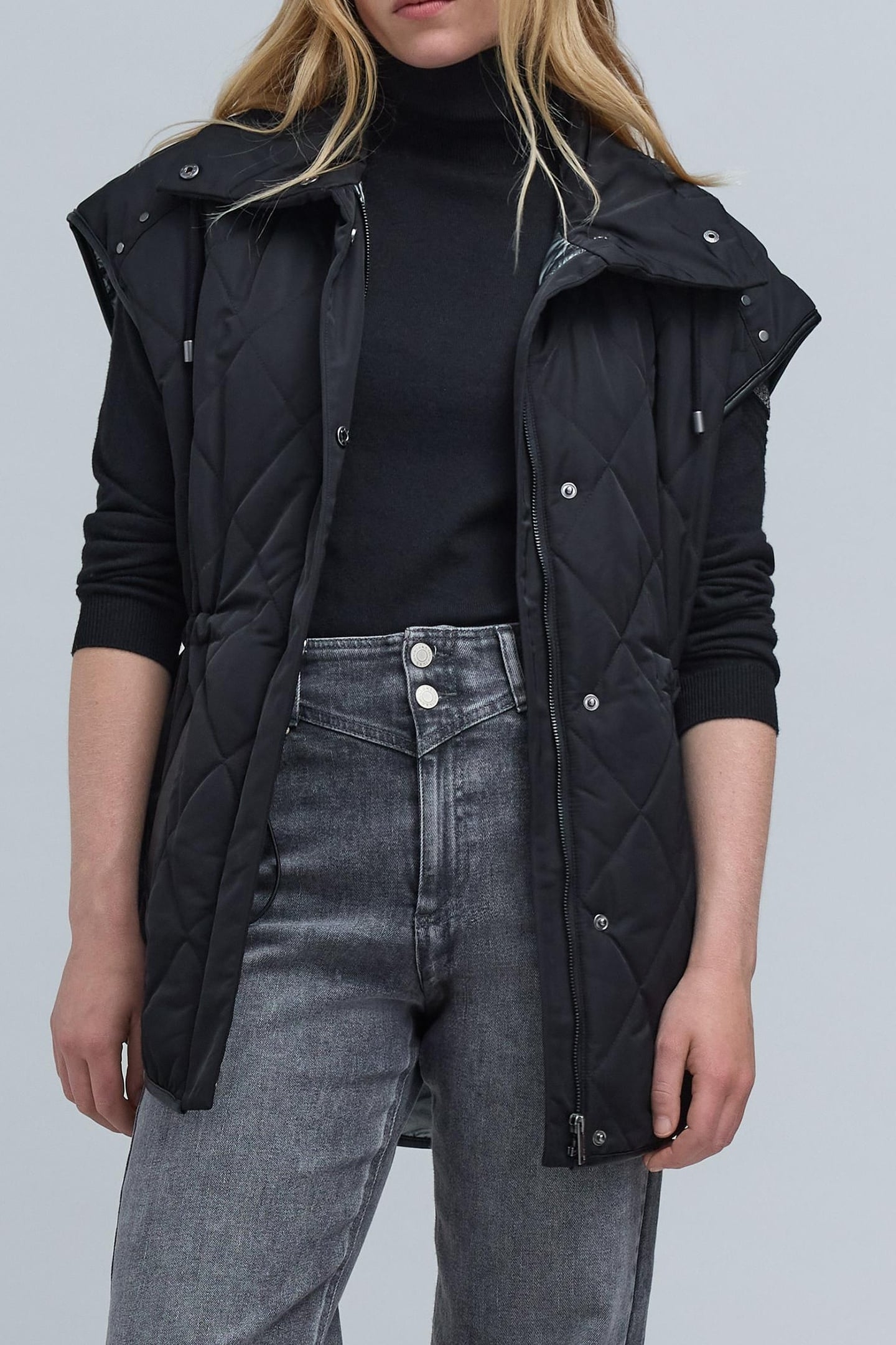 OVERSIZED BLACK SLEEVELESS DOWN-JACKET 2