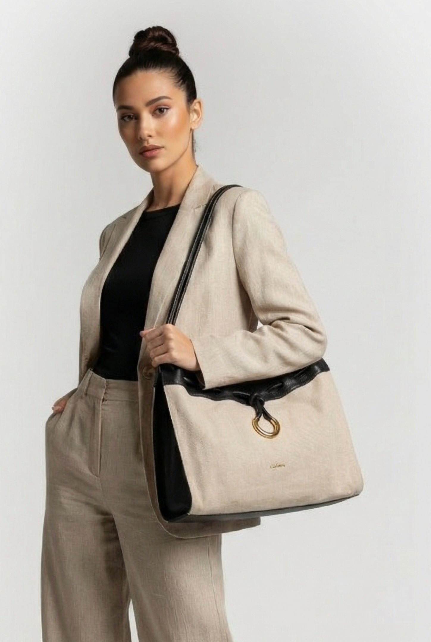 LEATHER LARGE SHOULDER BAG IN BEIGE AND BLACK 1