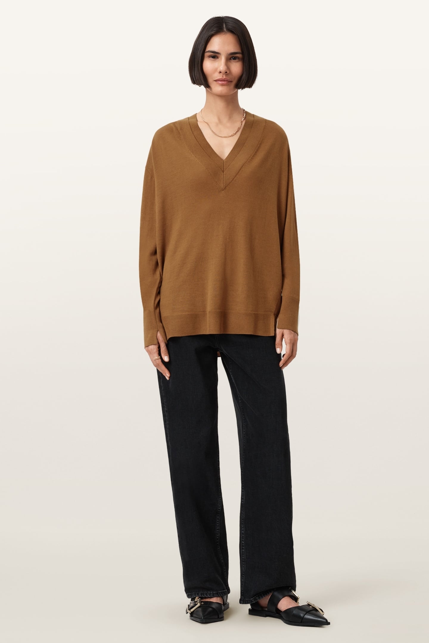 BERN PANEL V NECK CARAMEL BROWN 2