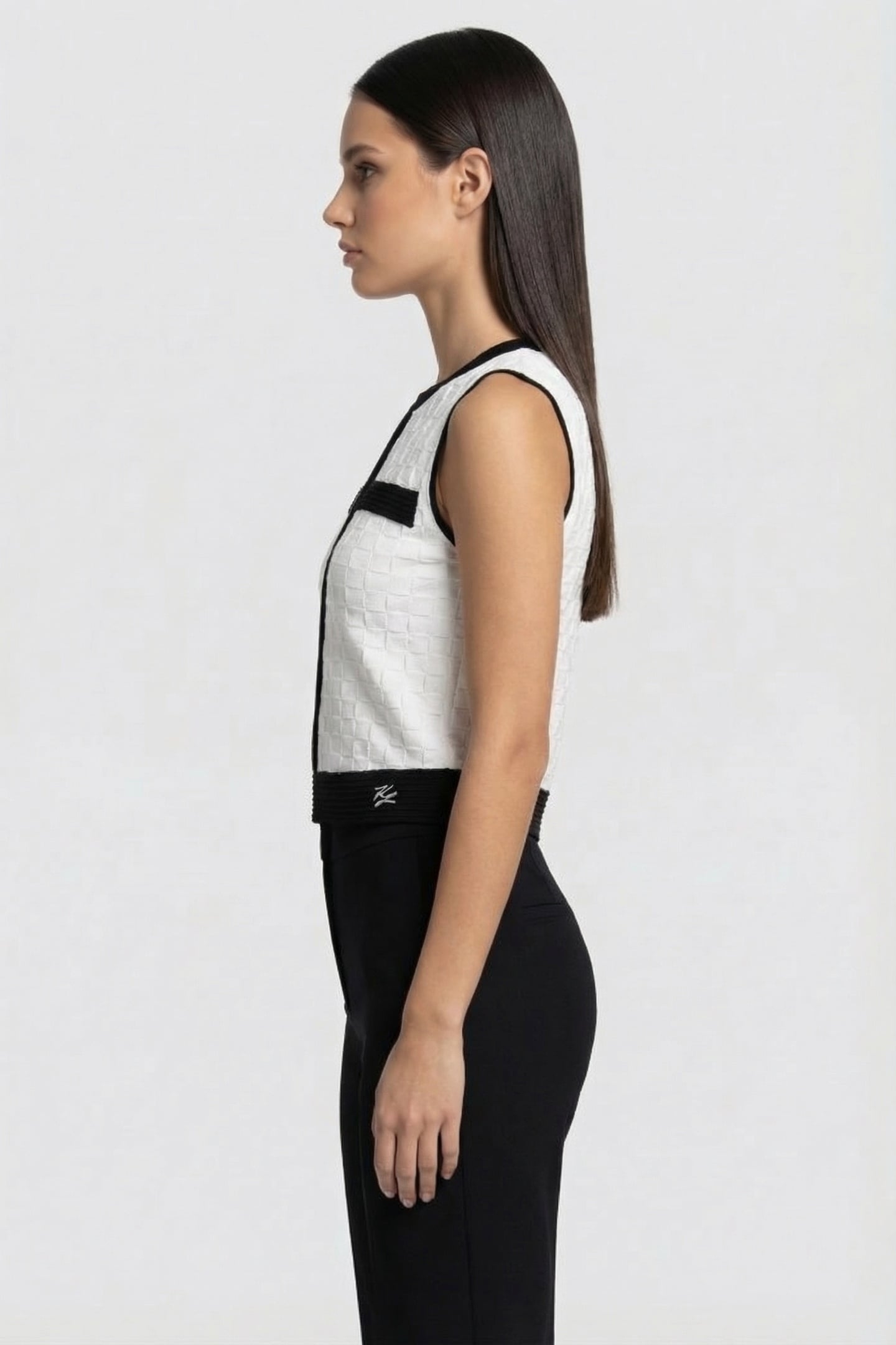 OFF WHITE CONTRAST SLEEVELESS KNIT TOP 3