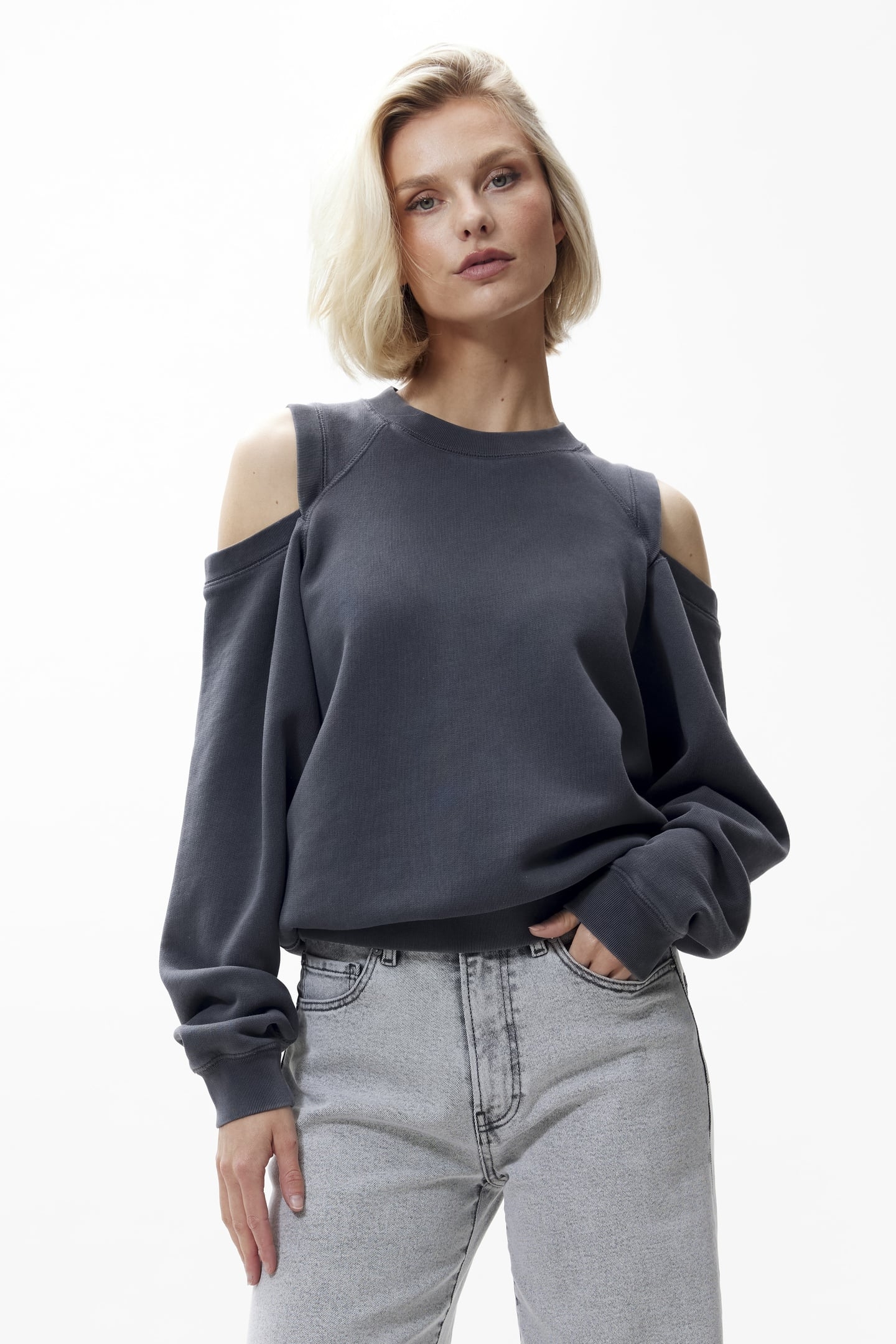 SWEATER WITH CUT OUT CARBON 2