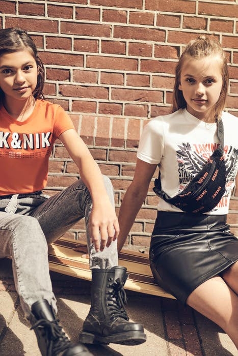 TAKING T-SHIRT OFF WHITE 4