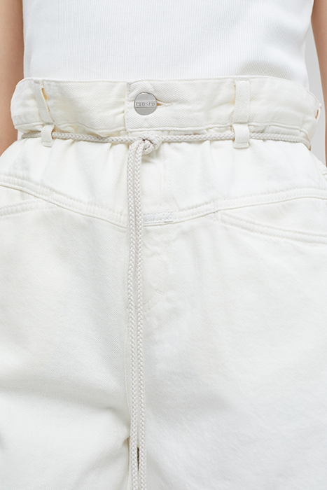AIRI SHORTS CREME 5