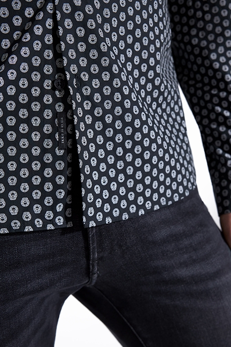 BLACK SKULL MOTIF SLIM SHIRT 5