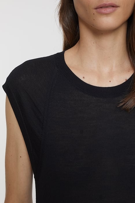 CREW NECK VEST BLACK 6