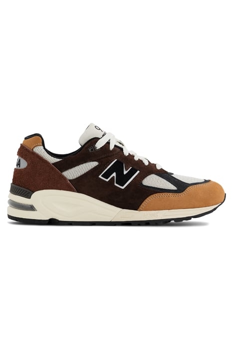M990BB2 SNEAKERS IN BROWN 1