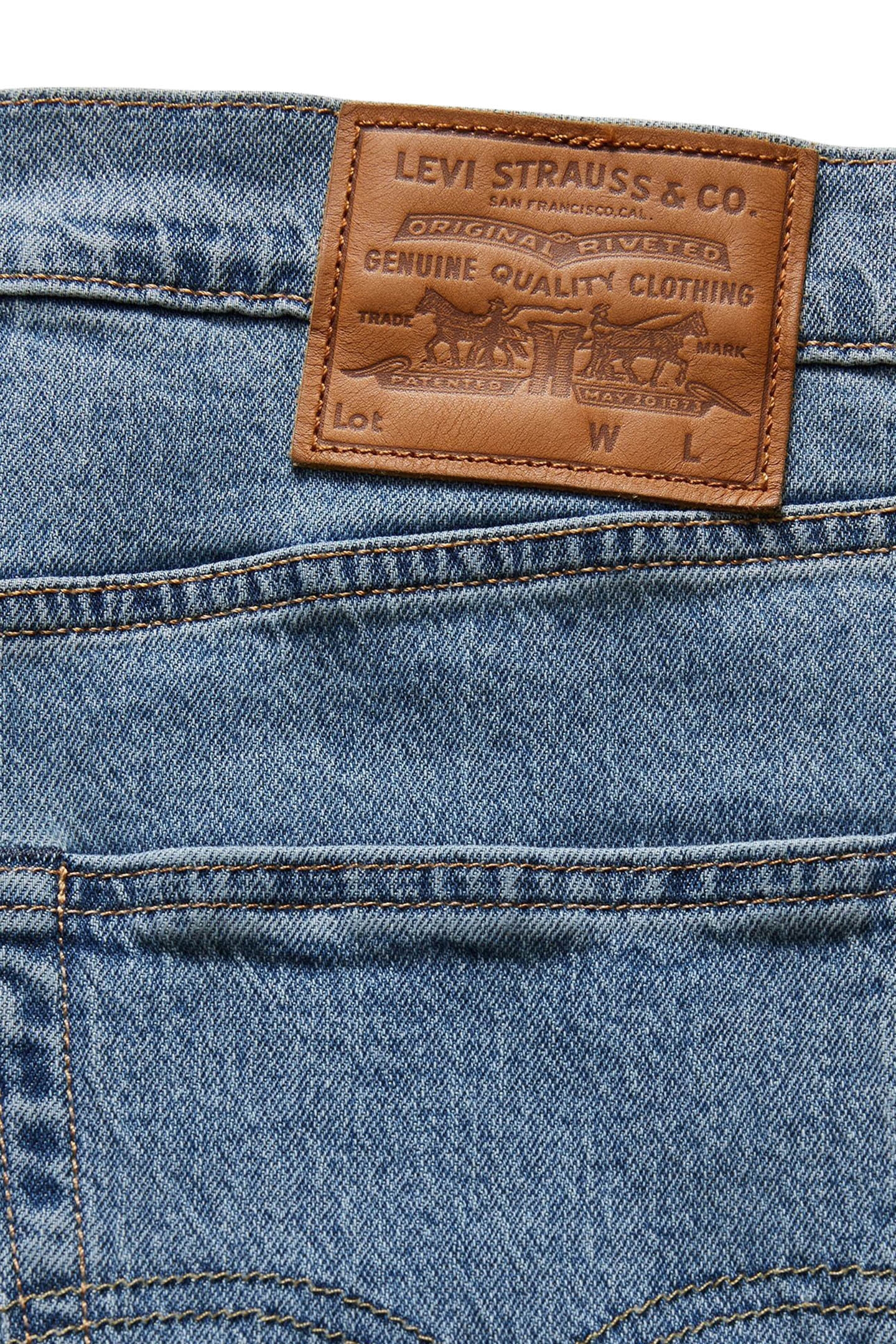 LEVI'S® 405™ STANDARD PERFORMANCE SHORTS 7