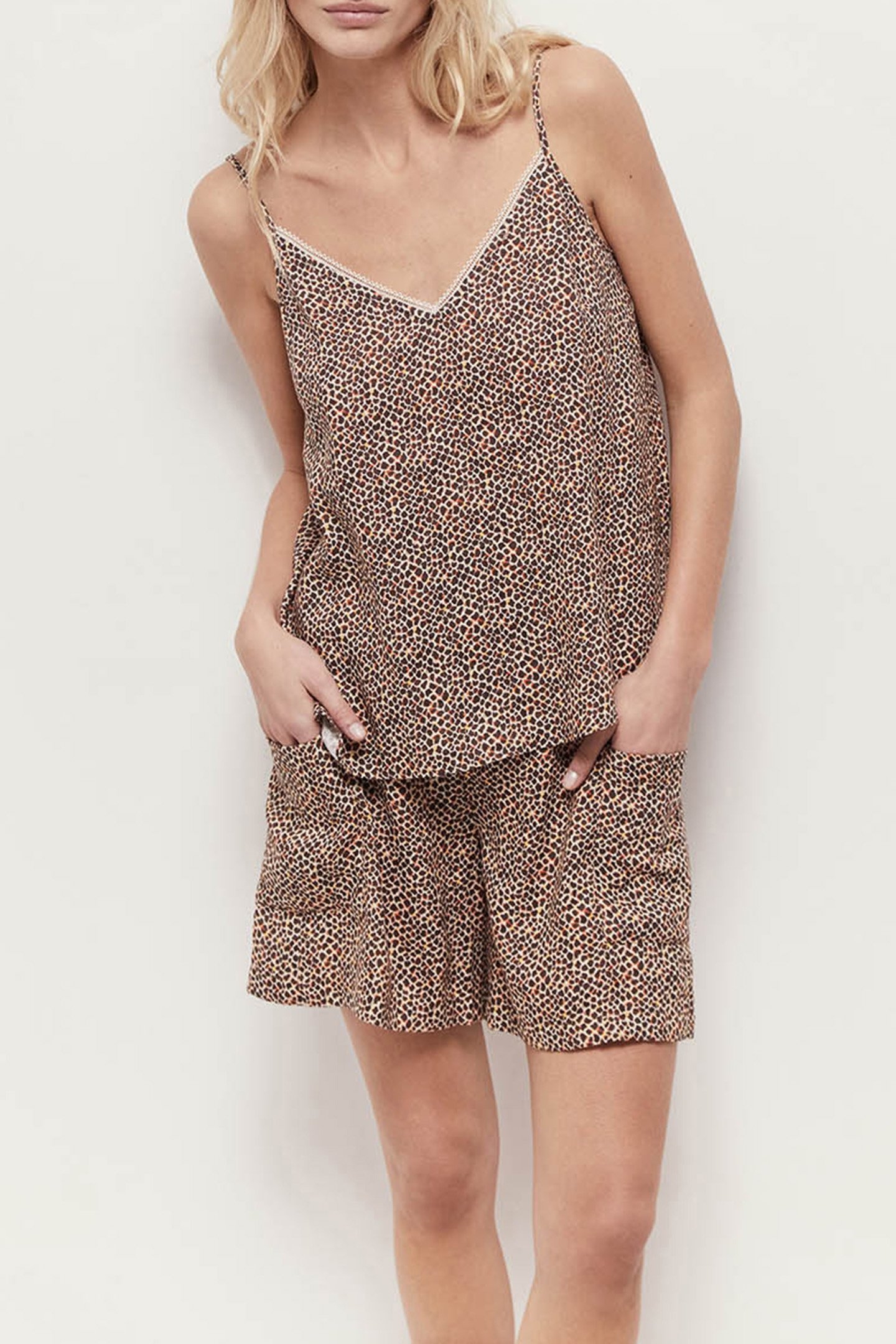 PINO - SAND SHORTS WITH MINI GIRAFFE PRINT SAND 1