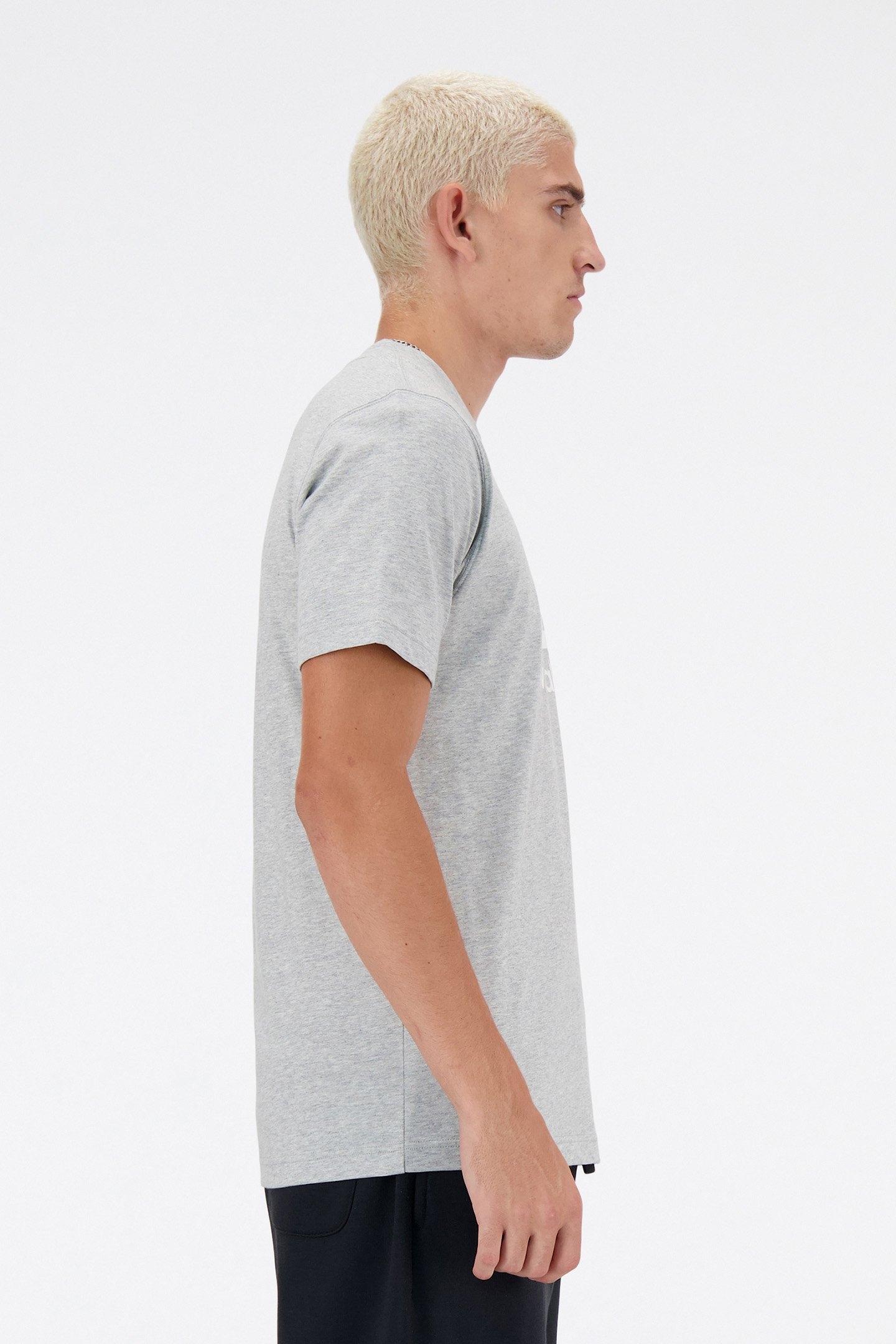 NB ESSENTIALS LOGO T-SHIRT IN GREY 5