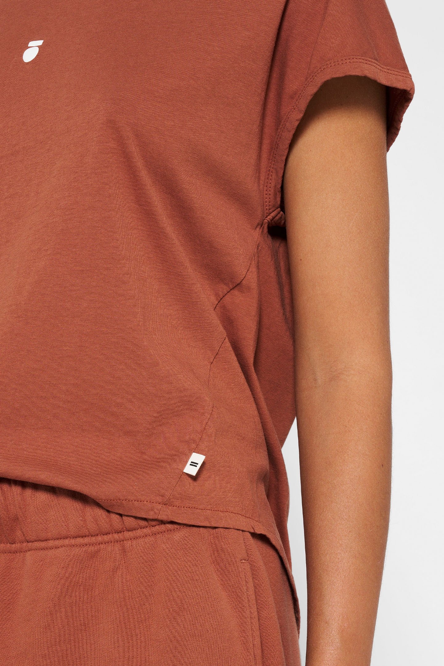 TEE MEDAL SADDLE BROWN 6