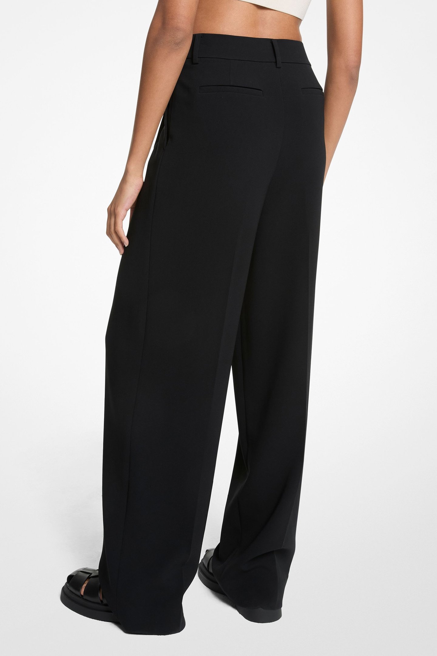 PLEATED WIDE LEG TROUSER IN BLACK 2