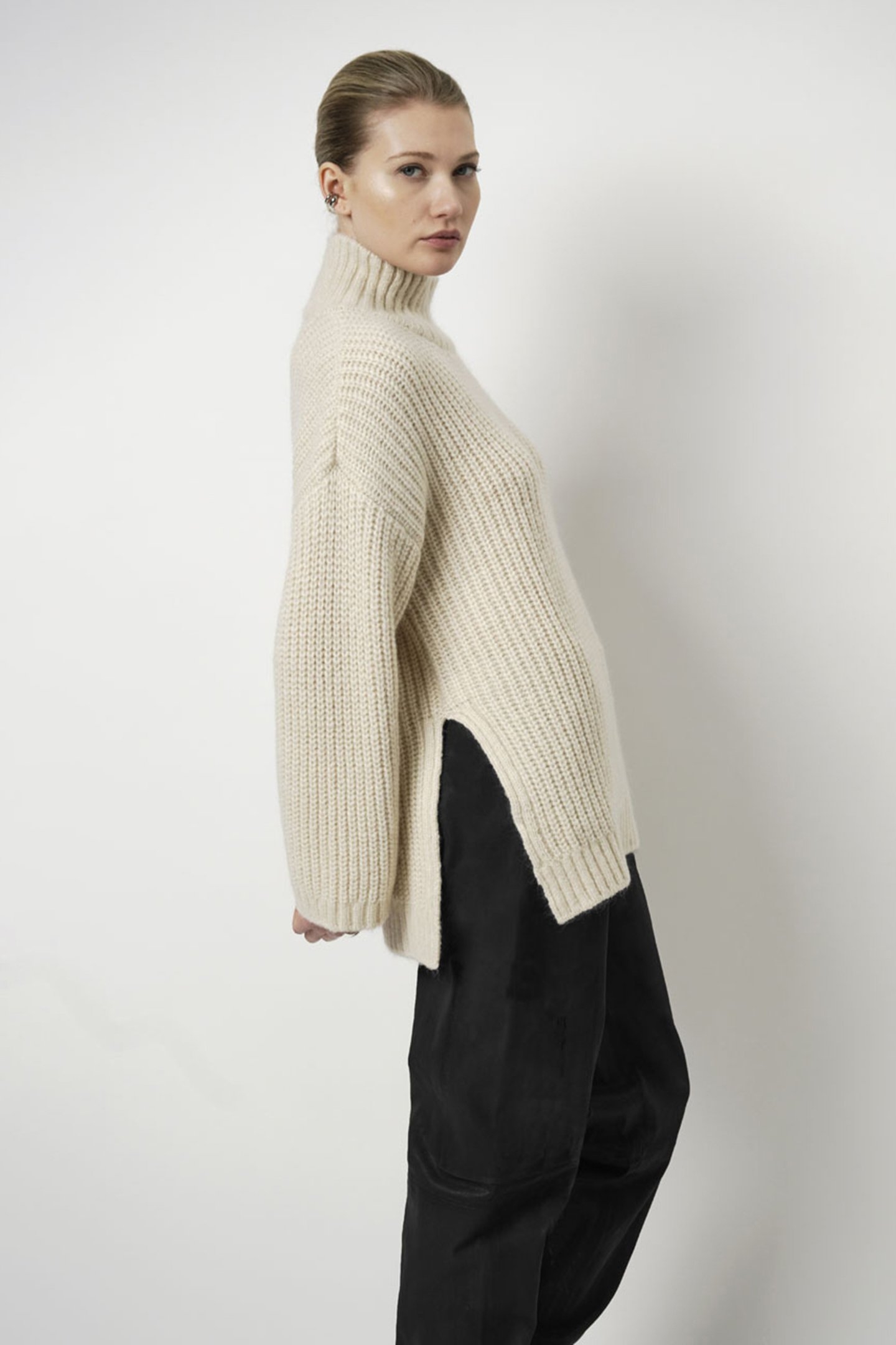 RAYURE OVERSIZED SWEATER VANILLA CHAI 4