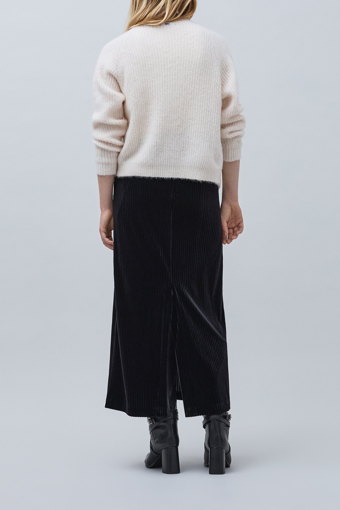 OFF-WHITE KNITTED CARDIGAN 3