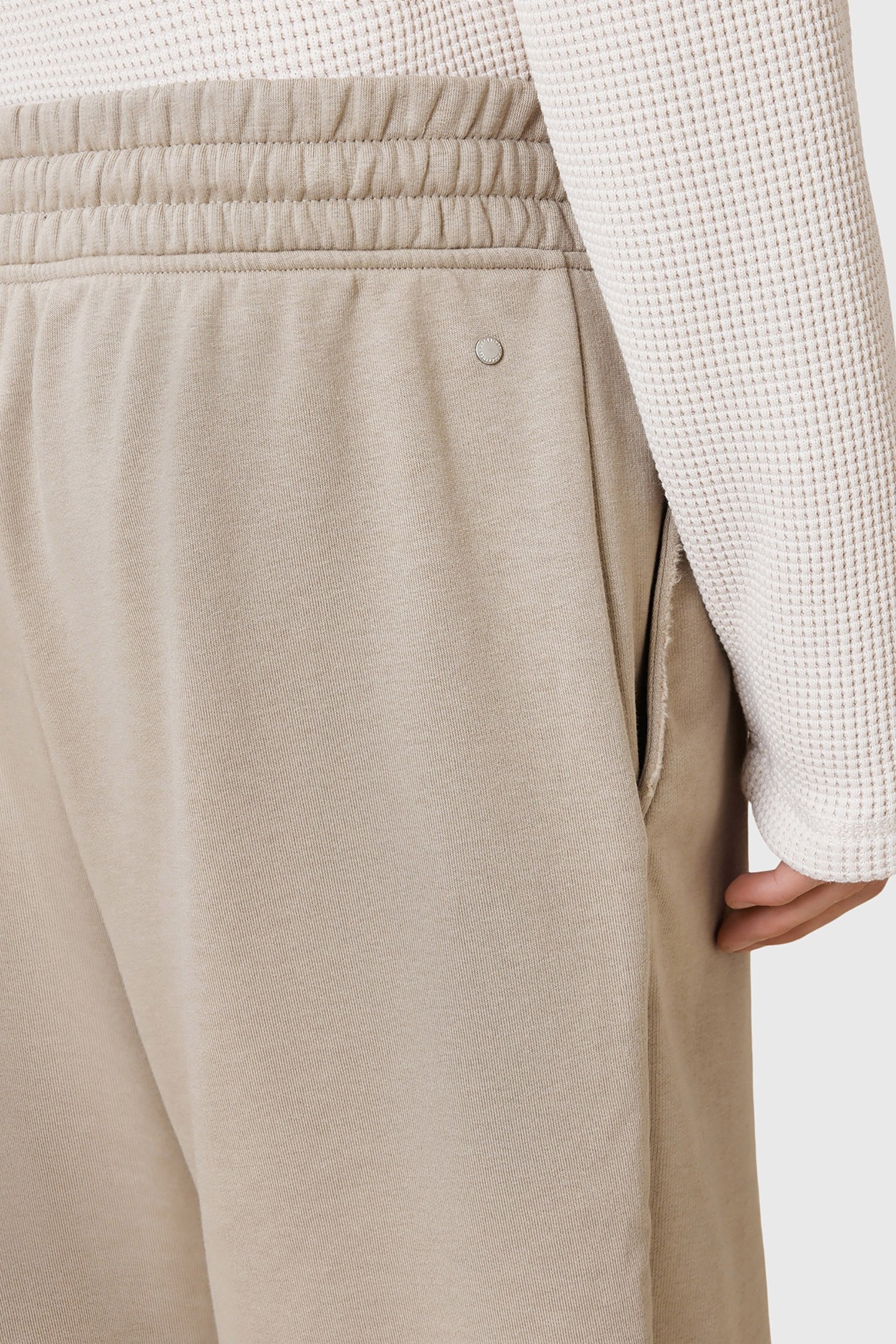 HELIX SWEATSHORT MIRE BROWN 6