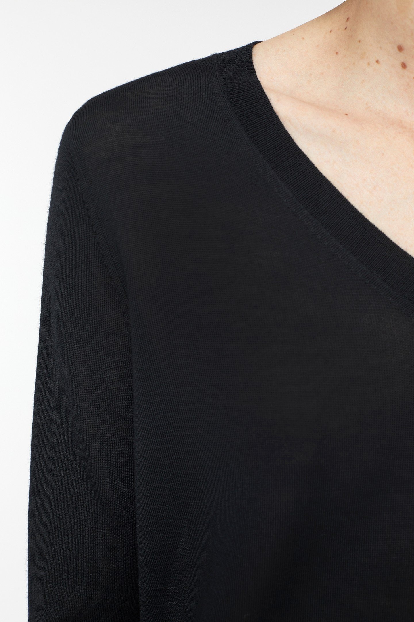 V NECK LONG SLEEVES KNITS BLACK 5
