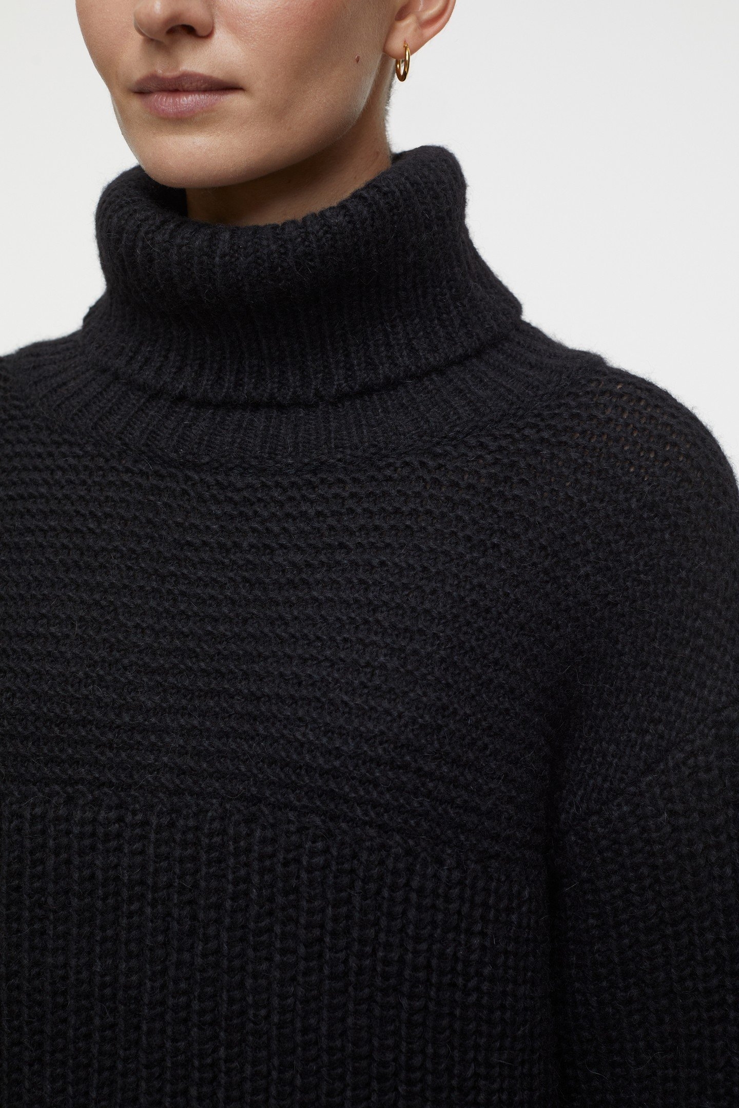 CHUNKY ROLL NECK KNITS BLACK 5