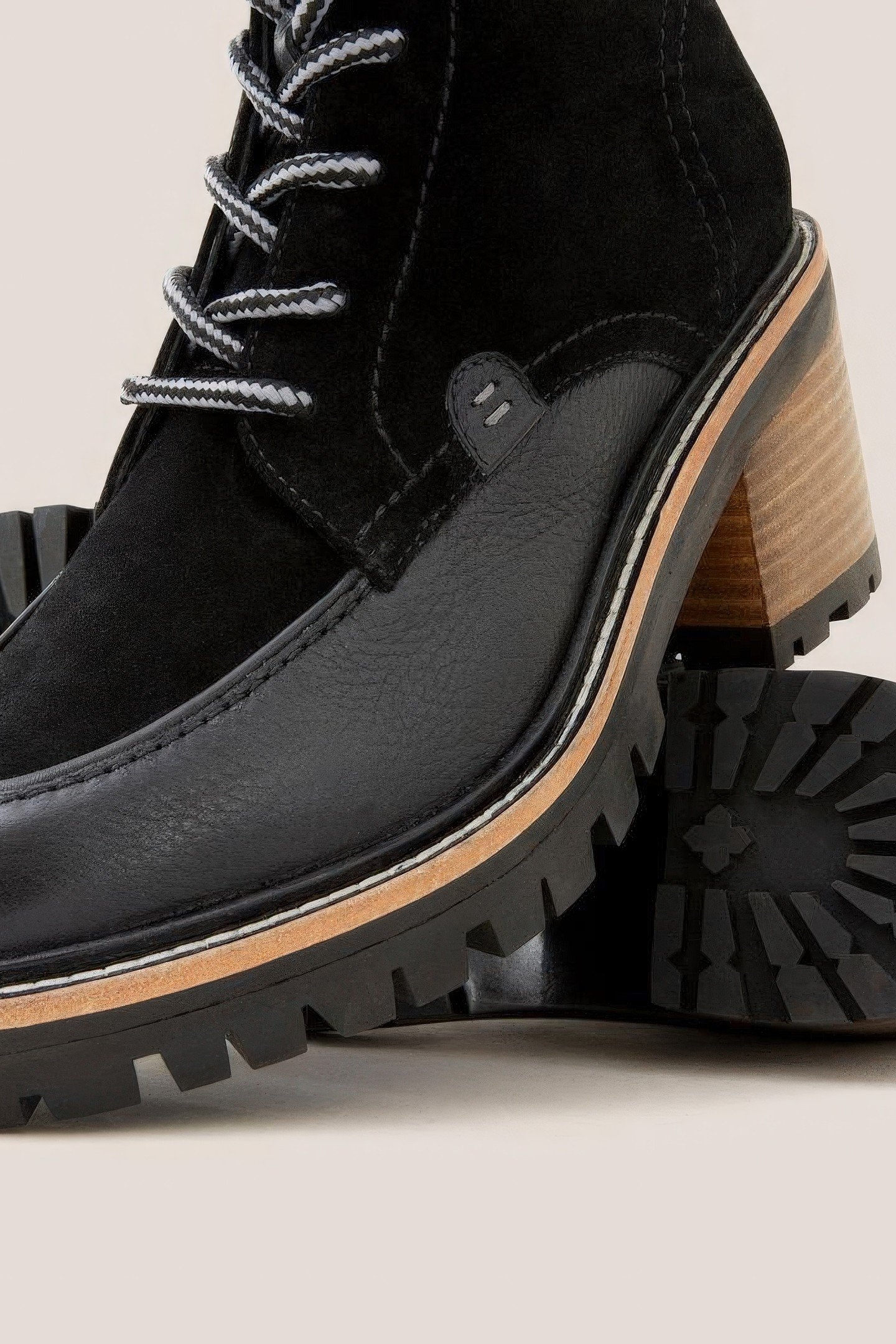 MID HEEL SUEDE LACE UP BOOT PURE BLACK 7