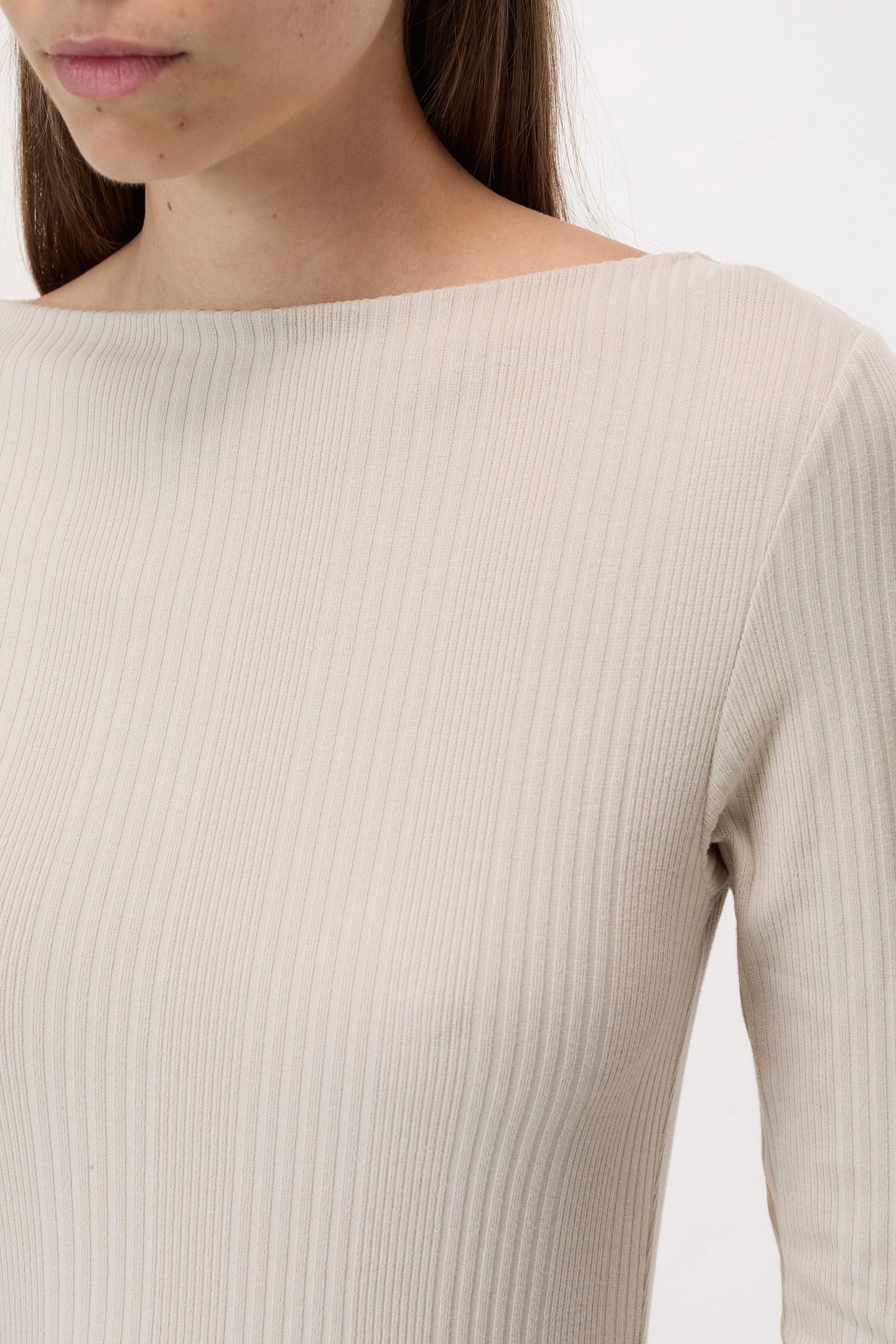 STRAIGHT NECK LONGSLEEVE T-SHIRTS PEARL BEIGE 5