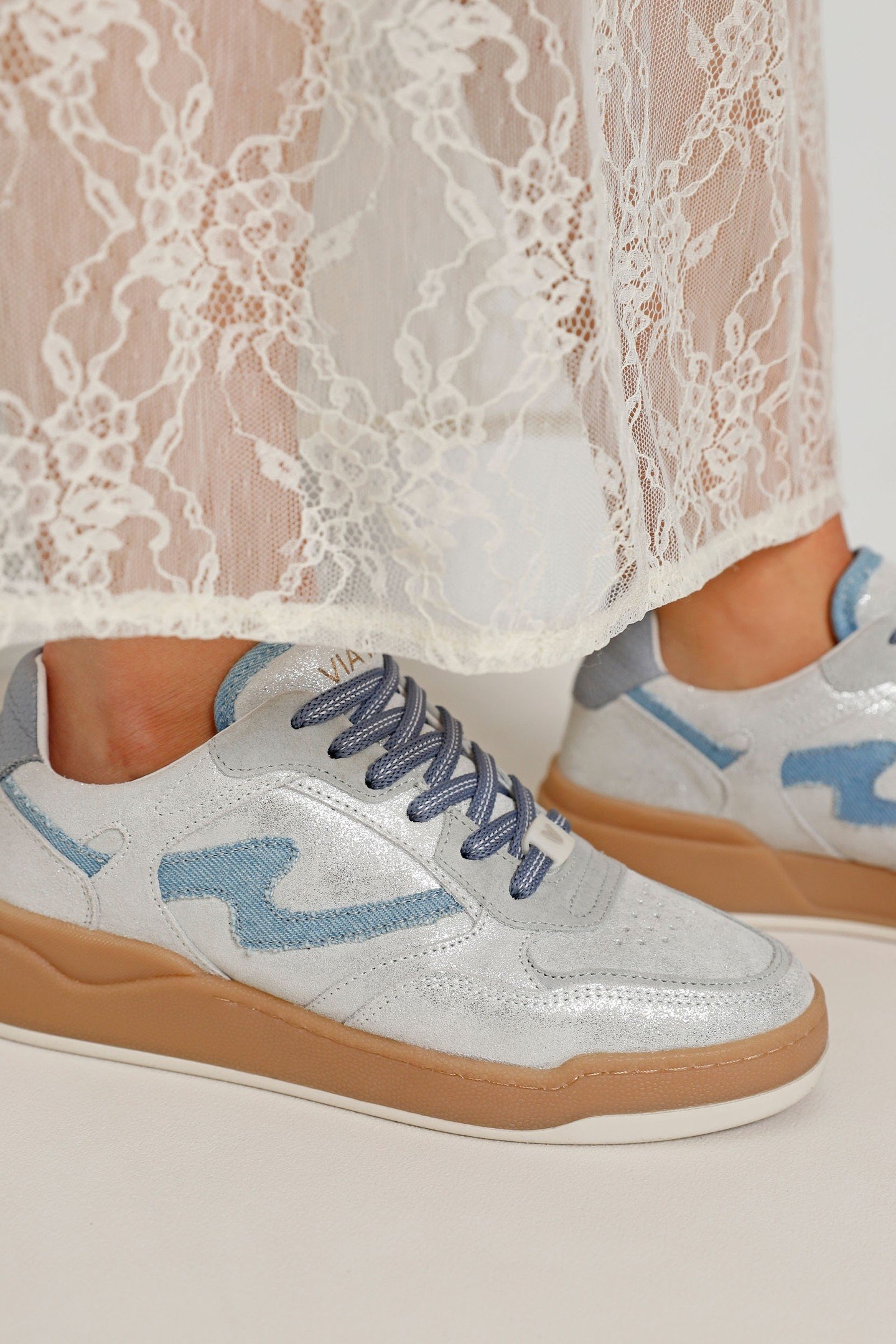 LEVI SUEDE SNEAKERS SILVER 2