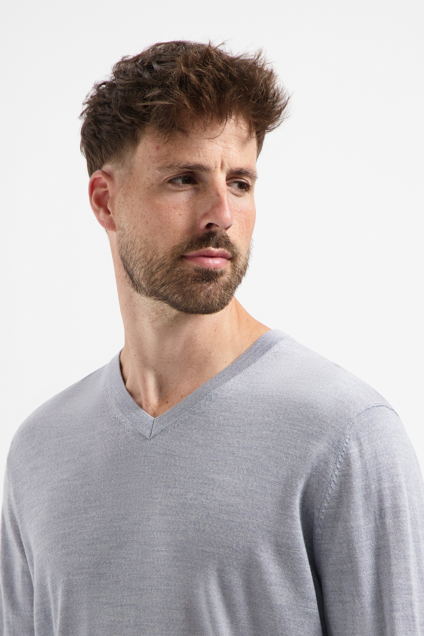 V NECK100% MERINO MOONSTONE GREY 4